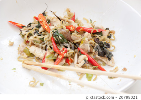 Chinese noodles fried with spicy chicken 20799021