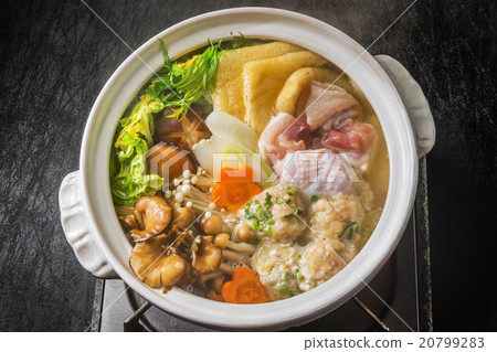 雞肉煎餅雞相撲摔跤手的燉日本料理 20799283