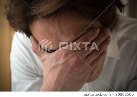 一個遭受頭痛的商人 一個遭受頭痛的商人 20801500