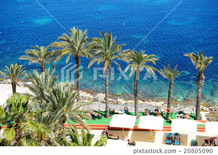 The tourists are on vacation at popular hotel 20805090