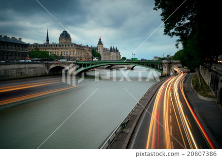 Paris street 20807386