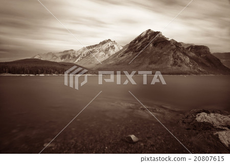 Lake Minnewanka 20807615