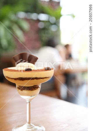 tiramisu on glass 20807966