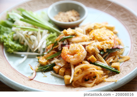Thai food padthai fried noodle with shrimp Thai food padthai fried noodle with shrimp 20808016