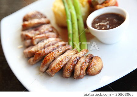 Appetizing Baked duck confit with potato and onions 20808063