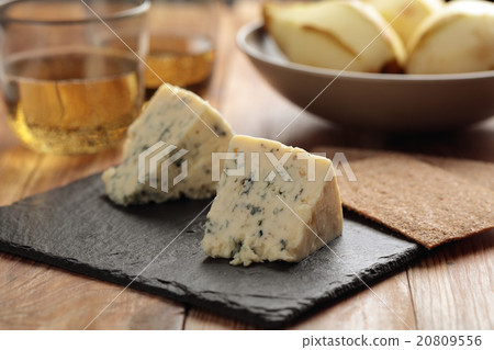 Blue cheese and pears 20809556