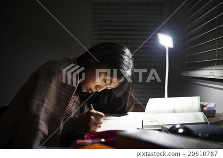Children who study in their own room 20810787