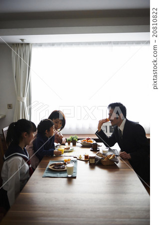 A family breakfast 20810822