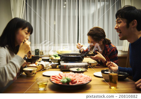 家人吃晚飯 20810882