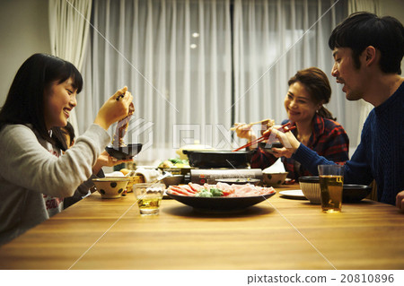 家人吃晚飯 20810896