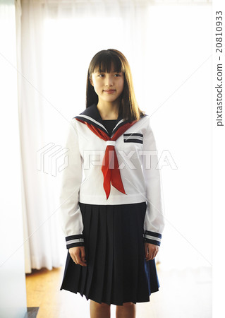 middle School girls  20810933