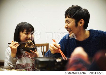 Family to eat dinner Family to eat dinner 20811226