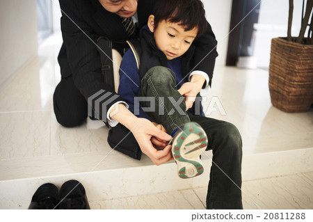 Dad to help prepare the child Dad to help prepare the child 20811288