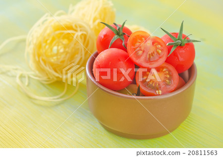 pasta and tomato 20811563