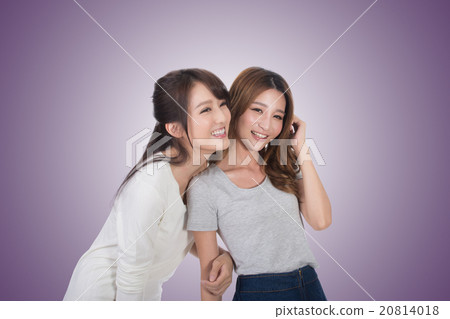 Asian woman with her friend Asian woman with her friend 20814018
