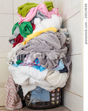 Laundry in basket 20814649
