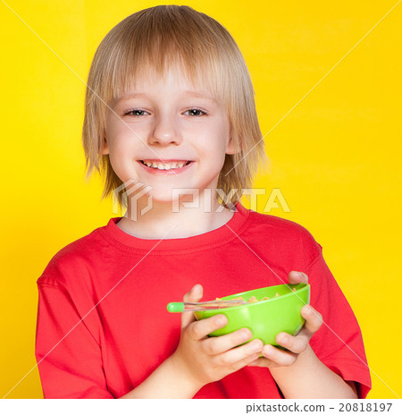 Blond boy kid child eating corn flakes cereal 20818197
