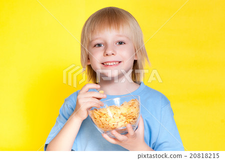 Blond boy kid child eating corn flakes cereal 20818215