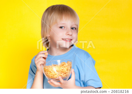 Blond boy kid child eating corn flakes cereal 20818216