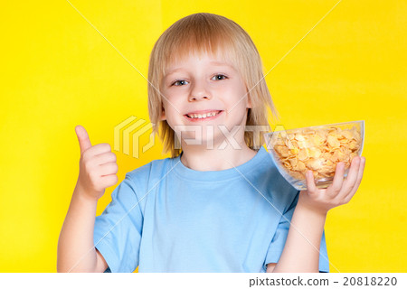 Blond boy kid child eating corn flakes cereal 20818220