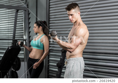 Fit people lifting dumbbells Fit people lifting dumbbells 20819420