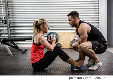 Fit couple doing abdominal ball exercise 20819802