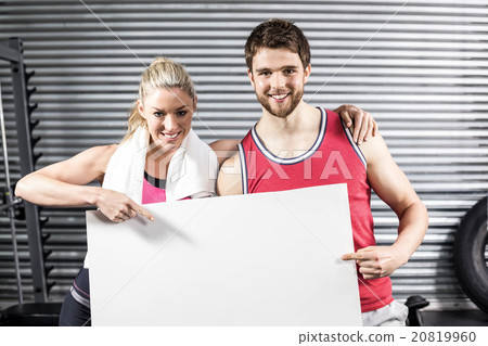 Fit couple holding blank paper 20819960