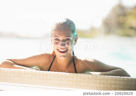Portrait of smiling blonde in the pool 20820029