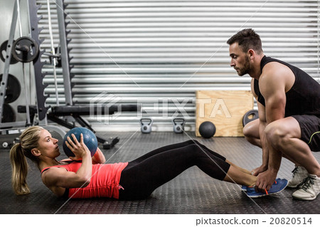 Fit couple doing abdominal ball exercise 20820514