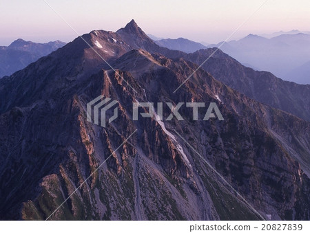 Overlooking Mount Kasumigatake from Kitahotakadake, North Alps, Nagano Prefecture Overlooking Mount Kasumigatake from Kitahotakadake, North Alps, Nagano Prefecture 20827839