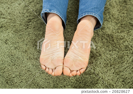 A young lady's foot soles 20828627