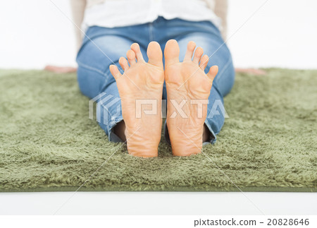 A young lady's foot soles 20828646