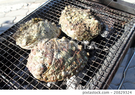 Charcoal grilling of marine products Charcoal grilling of marine products 20829324