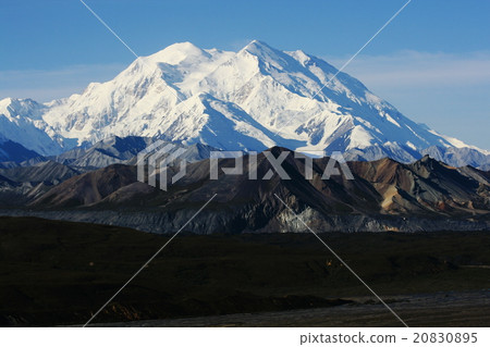 陽光明媚的晴天 20830895