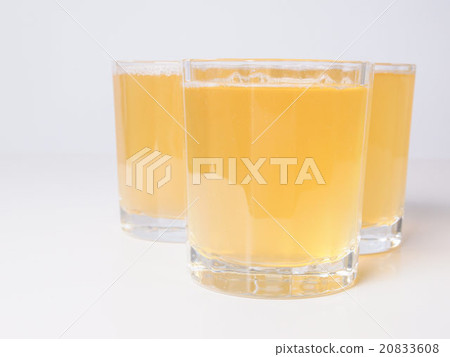 Pineapple juice 20833608