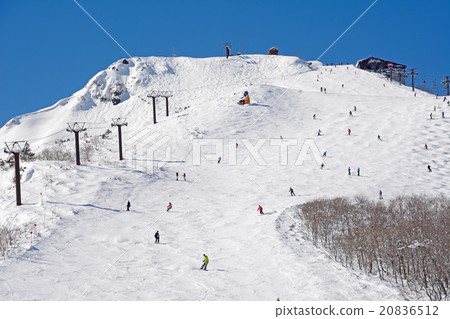 Happoone滑雪勝地天氣晴朗 20836512