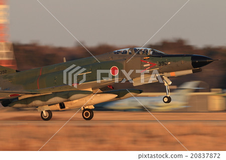 空中自衛力量戰鬥機RF-4 EJ起飛跟進 20837872