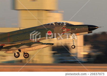 空中自衛力量戰鬥機RF-4 EJ起飛跟進 20837873