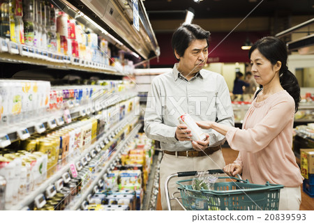 Senior supermarket 20839593