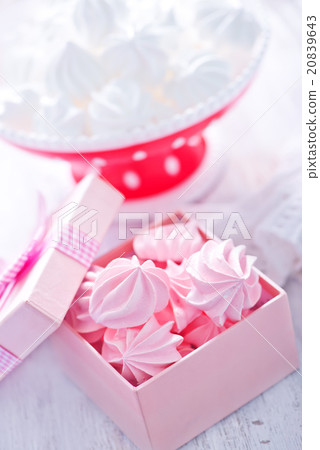 mini meringues mini meringues 20839643