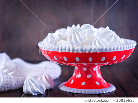 mini meringues mini meringues 20839653