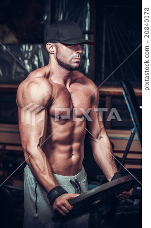 muscle man in club 20840178