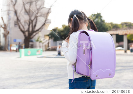 Elementary school student's back view Elementary school student's back view 20840638