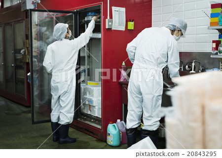 Senior supermarket 20843295