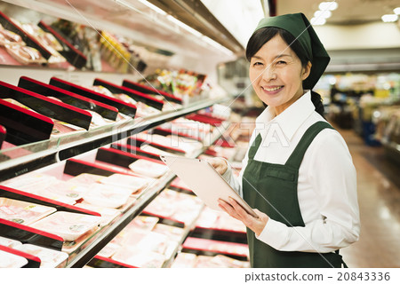 Senior supermarket 20843336