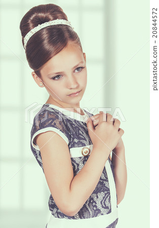 Portrait of a little fashion kid girl Portrait of a little fashion kid girl 20844572