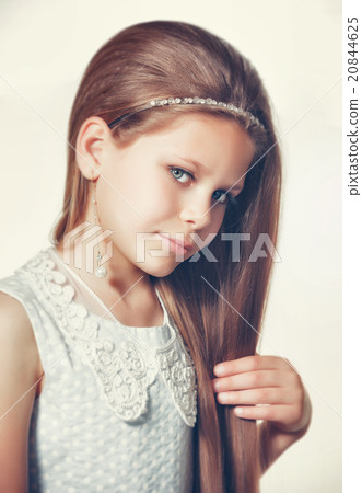 Portrait of a little fashion kid girl Portrait of a little fashion kid girl 20844625