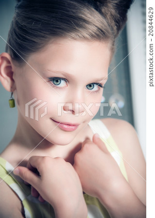 Portrait of a little fashion kid girl Portrait of a little fashion kid girl 20844629