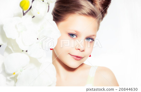 Portrait of a little fashion kid girl Portrait of a little fashion kid girl 20844630