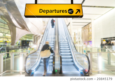 Flight, arrival and departure board at the airport 20845179